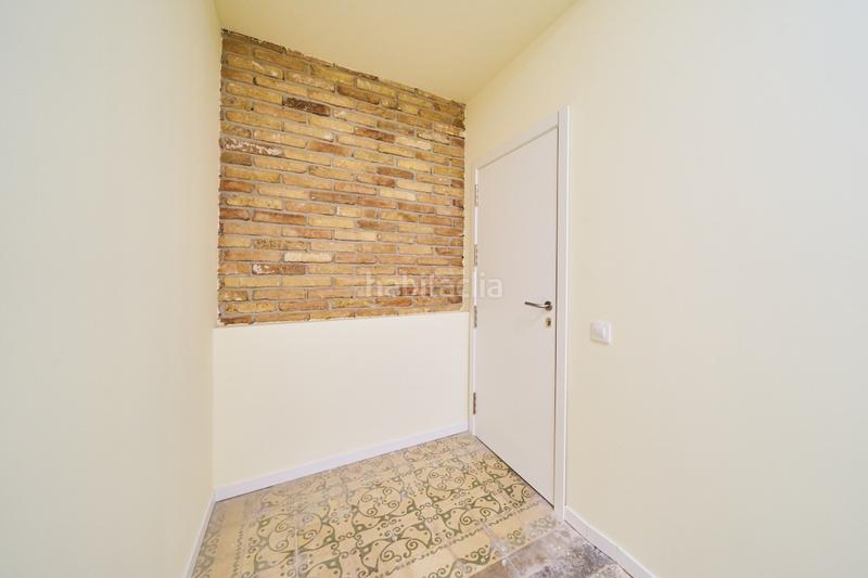 Foto f081da85-026d-4809-bdb4-50126e6b3330. Rent ground floor with fireplace heating in Centre Vic