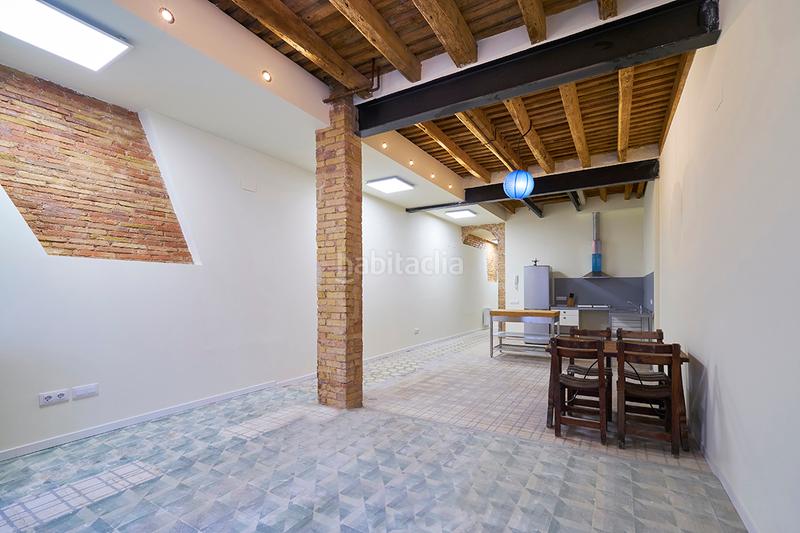 Foto f312c284-41a2-4b86-b27d-e911aa493987. Rent ground floor with fireplace heating in Centre Vic