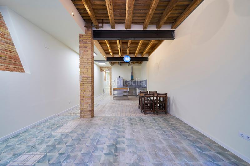 Foto fc00d203-bbb0-46b7-b4fa-e21914bac585. Rent ground floor with fireplace heating in Centre Vic