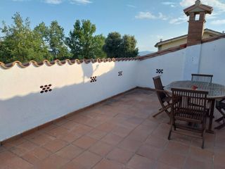 Xalet a Sant Bartomeu del Grau. Preciós xalet a zona residencial, amb parc infantil i piscina mu