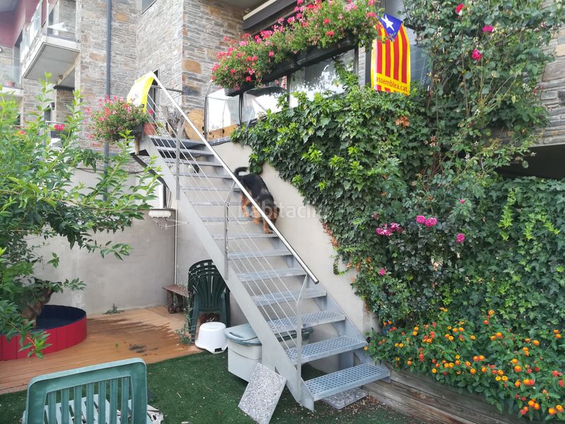 Foto b294e30e-c8c2-453a-8c6d-ca047c54e961. Pis amb xemeneia calefacció aparcament a Montferrer i Castellbò