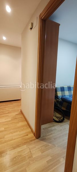 Foto f4df0818-a5bb-405c-b0e9-80836fde3497. Pis amb xemeneia calefacció aparcament a Montferrer i Castellbò
