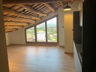 Alquiler Dúplex en Carrer de dues soles 8. Dúplex con 3 habitaciones con ascensor, calefacción, aire acondi