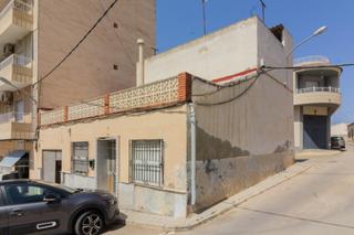 Casa  Calle pablo iglesias. Casa en planta baja y esquina en redován.