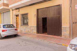 Local Comercial  Calle dos de mayo. Amplio local comercial en callosa de segura.