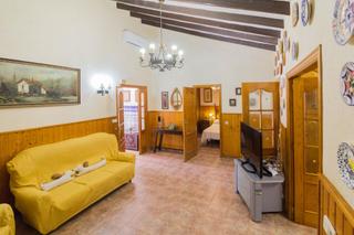 Casa  Avenida de juan carlos ferrero. Amplia casa en planta baja en el barrio los benitos redován