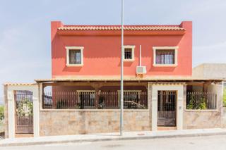 Xalet a Cox. Increíble chalet independiente en cox residencial jaboneros.
