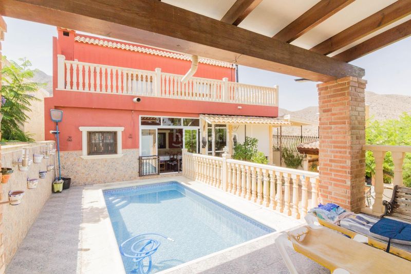 Foto c10945cb-c147-47b6-8c9a-99f3c255f232. Xalet amb piscina a Cox