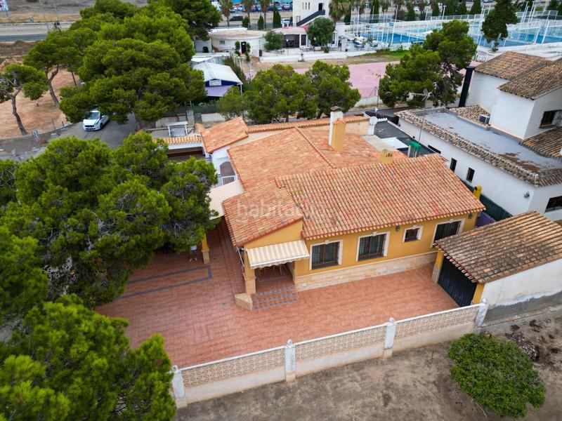 Foto 86860e5d-b778-4a75-99d1-a717fb30011a. Chalet  independiente en Punta Prima costa en Orihuela