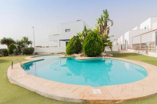 Lloguer Apartament a Daya Nueva. Apartamento de alquiler con piscina comunitaria en daya nueva di