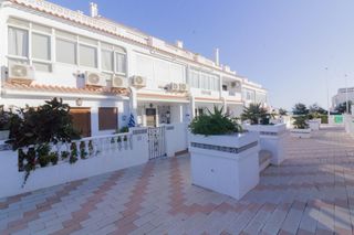 Casa a schiera in Torreblanca. Adosado en torrevieja  torrela mata