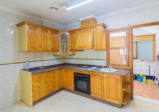 Planta baixa  Avenida pascual mnez. Amplio piso en planta baja en redován.