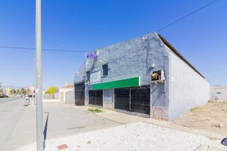 Nau industrial a Catral. Amplia nave en venta de 1309 m2 de suelo industrial, situada en