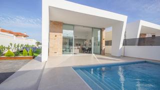 Xalet en Los Balcones-Los Altos. Increble villa independiente con 400m2 de parcela solarium en t
