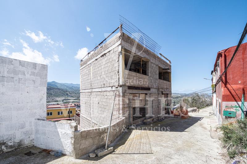 Foto f27500d7-c170-4a35-b4fc-0b71b1d50051. Edificio en Arucas casco Arucas