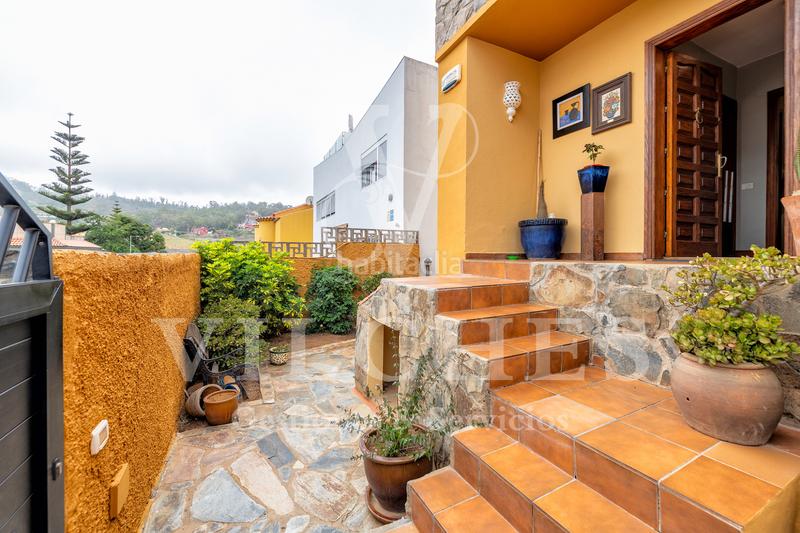 Foto aa6e4dc2-d091-4cea-9e7b-b102a38425f8. Chalet avec parking dans Los Castillos Arucas