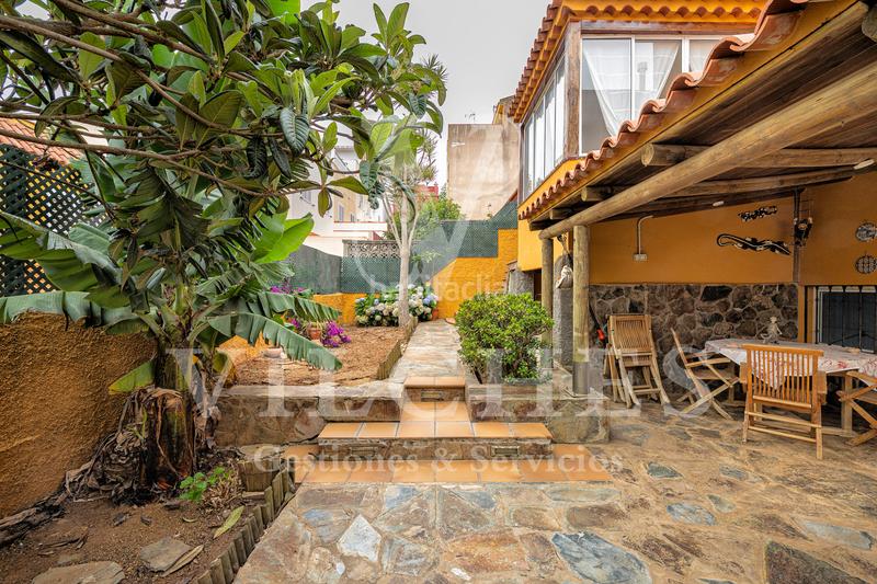 Foto af9ad951-c4c9-41cf-8f36-ea8e88938270. Chalet avec parking dans Los Castillos Arucas