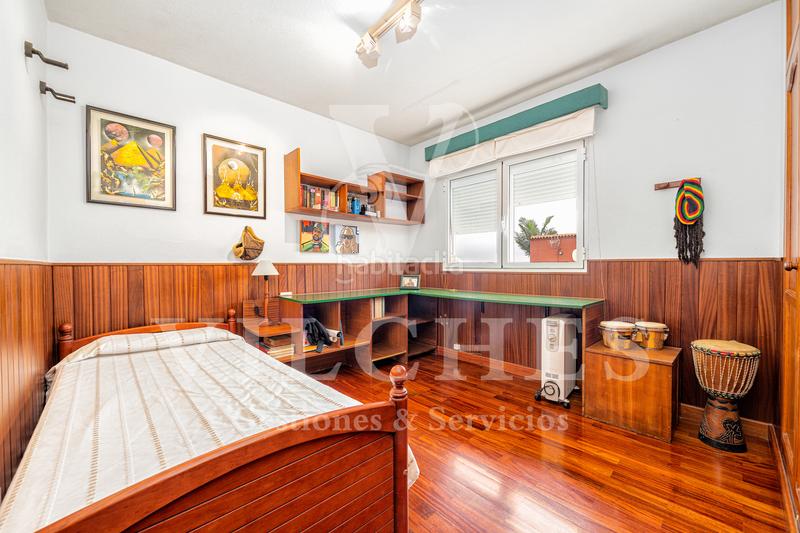 Foto baa5df4d-ee28-4a74-bdca-d2ba2247d25d. Chalet avec parking dans Los Castillos Arucas