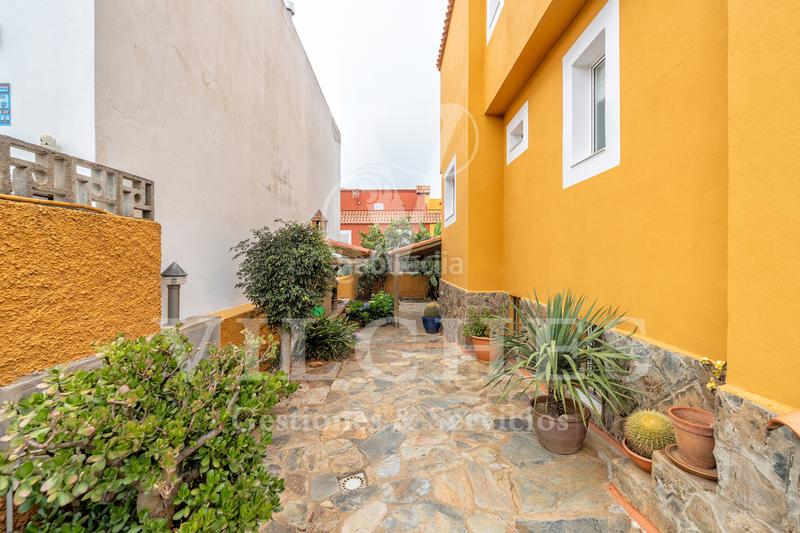 Foto cb34d16c-16f7-47a7-90bd-f2de1e423014. Chalet avec parking dans Los Castillos Arucas