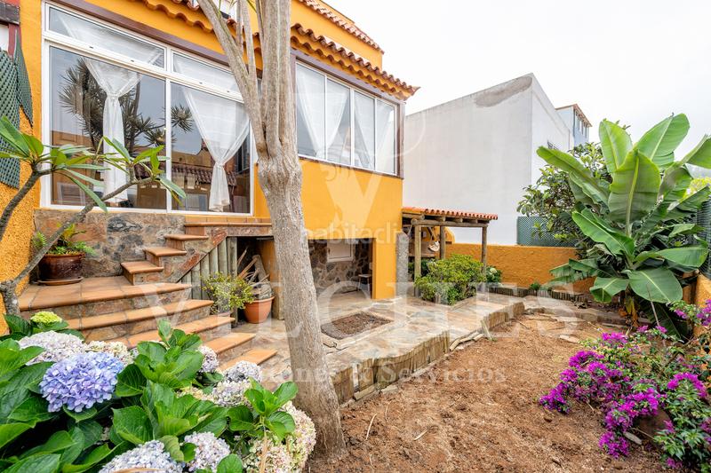 Foto e9fe84e1-77f0-4fdb-b56f-9bd0c6a0f666. Chalet avec parking dans Los Castillos Arucas