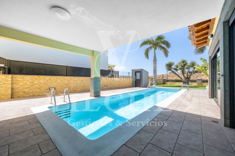 Foto 56fee526-8f72-4af0-a333-030cb2852914. Xalet amb xemeneia calefacció aparcament piscina a Telde