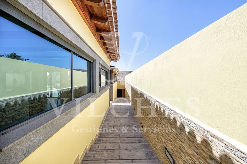 Foto 6315e0b1-6beb-4165-9706-9e5657bf7d17. Xalet amb xemeneia calefacció aparcament piscina a Telde