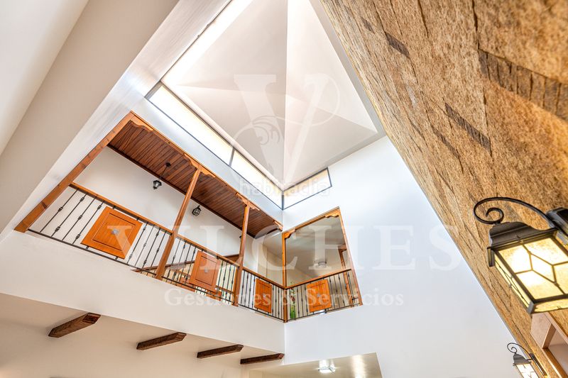 Foto bd70c10e-8644-4959-bc4e-4f3d4e6c29ad. Xalet amb xemeneia calefacció aparcament piscina a Telde
