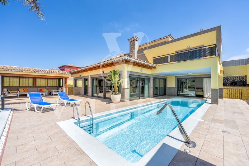 Foto d058359d-2525-4be1-8141-137560ab6241. Xalet amb xemeneia calefacció aparcament piscina a Telde