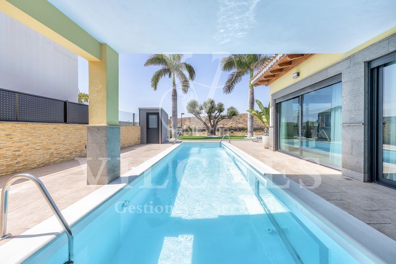 Foto d27425fd-42f9-4837-b1aa-282ff6c5172a. Xalet amb xemeneia calefacció aparcament piscina a Telde