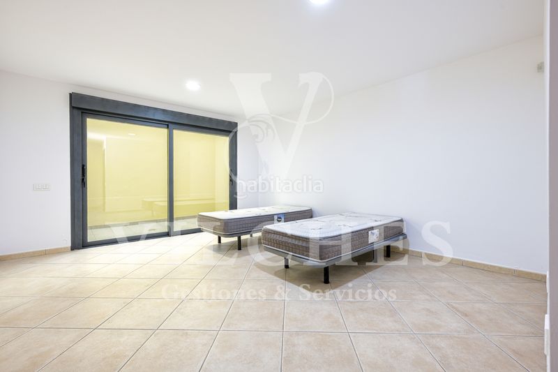 Foto e8d39ef6-4813-4271-b85c-aba3c894be41. Xalet amb xemeneia calefacció aparcament piscina a Telde