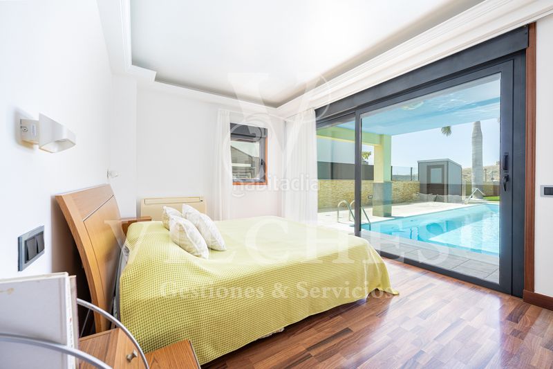 Foto f2c57287-c8de-4614-a818-e601945645e7. Xalet amb xemeneia calefacció aparcament piscina a Telde