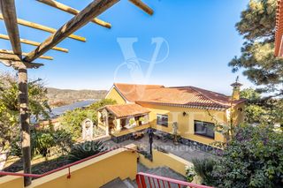 Xalet  Calle las brisas. Villa de lujo con piscina cubierta, gimnasio, bodega y dos vivie