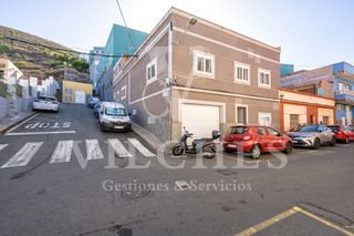 Casa  Calle hermanas manrique 35. Vivienda a la venta
