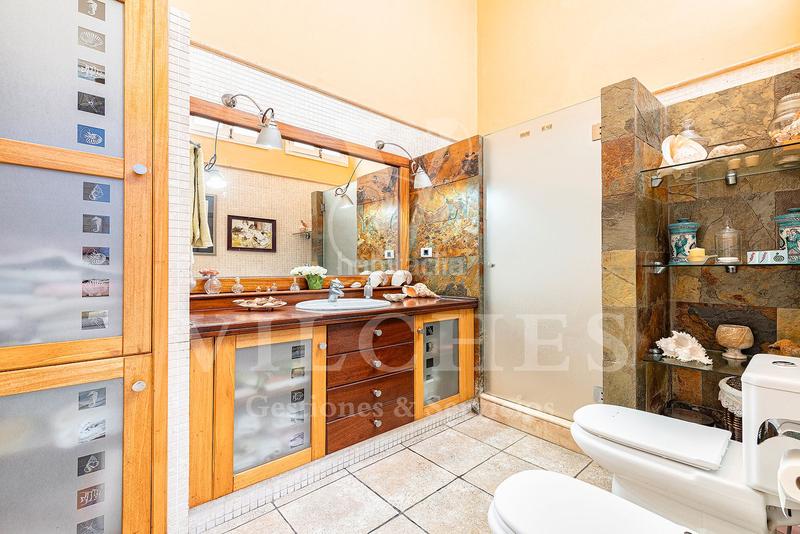 Foto e9c6c3b6-84eb-4dd1-9794-e3ff5bfdf759. Casa en Santa Catalina - Canteras Palmas de Gran Canaria (Las)