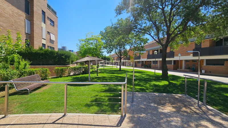 Foto 45a0c913-1a38-47c9-abf5-7600cacbdbdc. Casa adossada amb calefacció aparcament piscina a Zaragoza