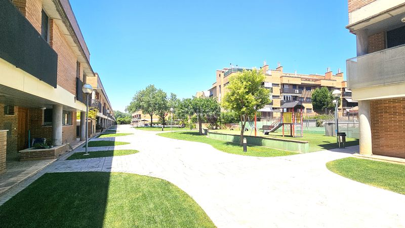 Foto da77db5d-be57-4305-994a-3d1f8e361dbd. Casa adossada amb calefacció aparcament piscina a Zaragoza