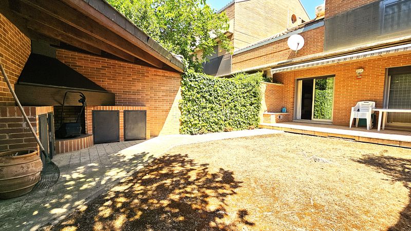 Foto e4e1480e-fd90-454f-98ae-ff2d9f21961c. Casa adossada amb calefacció aparcament piscina a Zaragoza