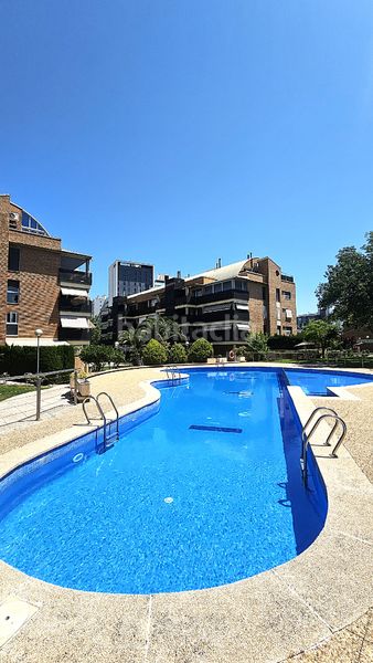 Foto fb3ac7d2-7da8-4b82-8b6c-a173a3e5046e. Casa adossada amb calefacció aparcament piscina a Zaragoza