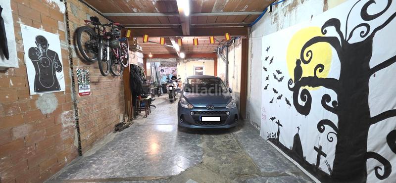 Foto 22c5872d-794a-4b04-be18-a75d1dde1233. Casa adossada amb xemeneia calefacció aparcament a Terrassa