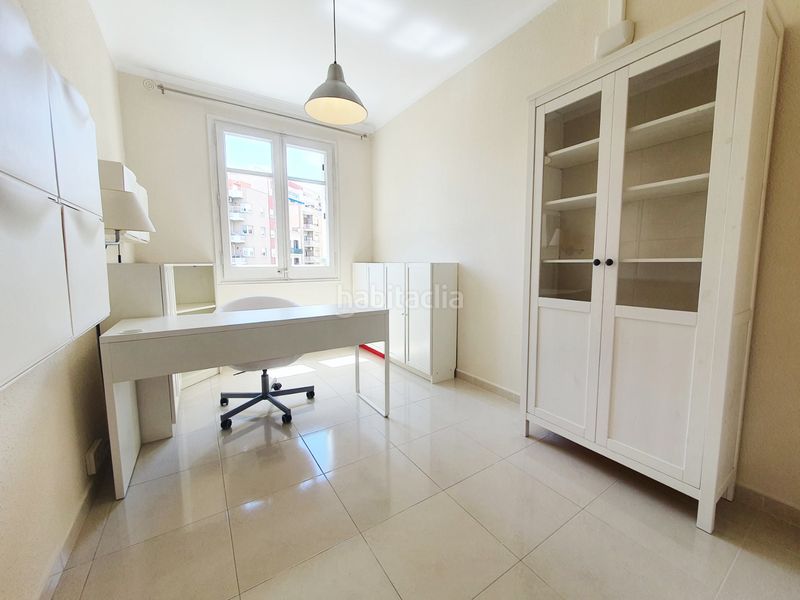 Foto ae5c89ad-2e76-49d6-a4a1-29e6666466f0. Pis a Sagrada Família Barcelona