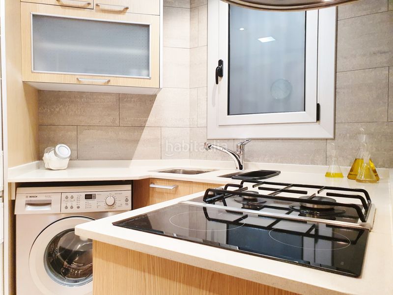 Foto b164c4aa-c7db-4223-b2fa-39d5aee6e5e2. Pis a Sagrada Família Barcelona