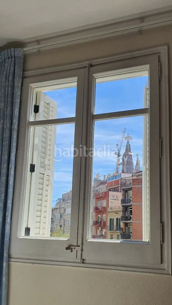 Foto e4fa2ca6-7954-4129-8038-6eab306d9c1b. Pis a Sagrada Família Barcelona