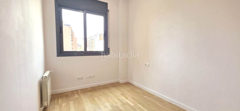 Foto e3b3cfc3-db3e-4a4c-9dcb-e10c91c2f818. Àtic amb calefacció aparcament a El Clot Barcelona
