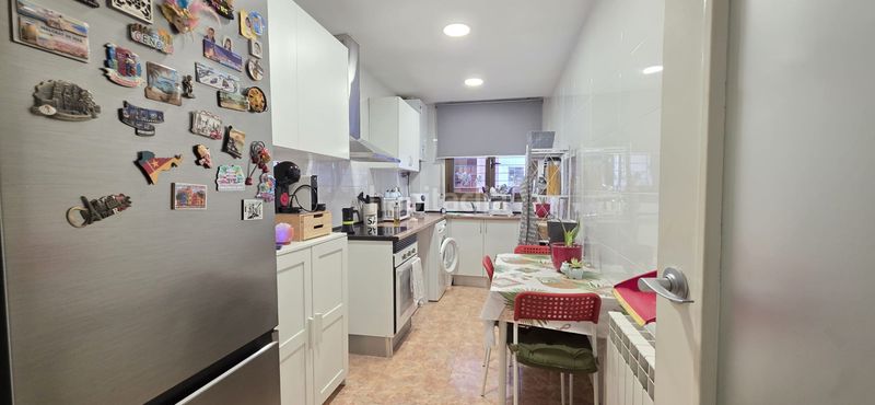 Foto aeb5de52-6e39-47fd-9c32-98518938c28b. Flat with heating in Eixample Sabadell