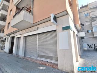 Location Local commercial à Centre-Cordelles. Local esquinero en zona policia local