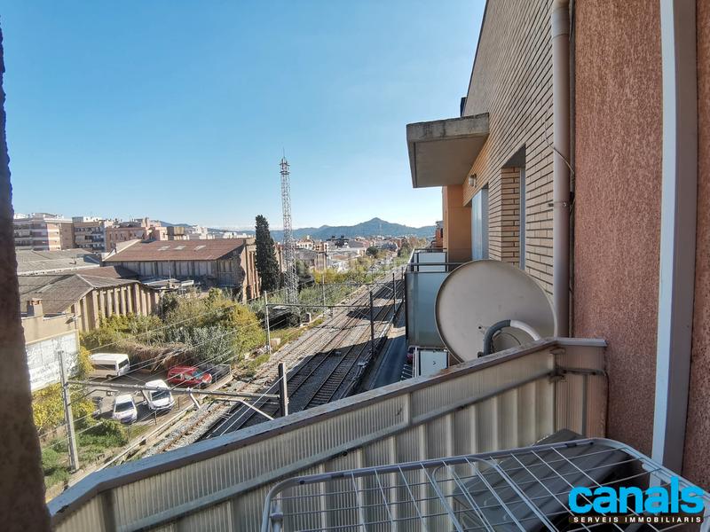 Foto b27f8d3b-5f30-4c66-8645-c01468f5882e. Piso en carrer de sant lluís 32 exterior y reformado en Cerdanyola del Vallès