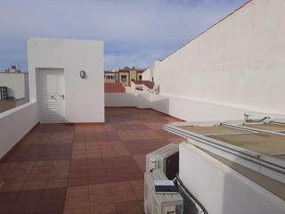 Casa a Calle andamana 70. Edificio de 3 viviendas en vecindario