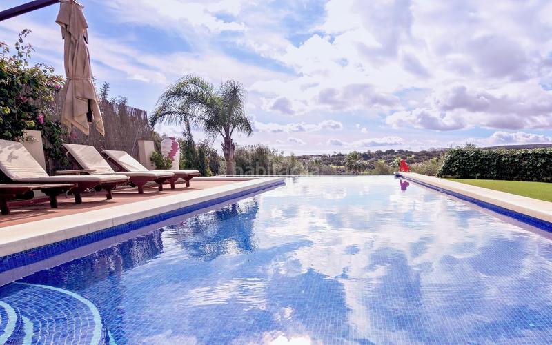 Foto 9d46536a-8dd7-4481-8aa4-690a293b1f4c. Casa amb aparcament piscina a Sotogrande alto Sotogrande