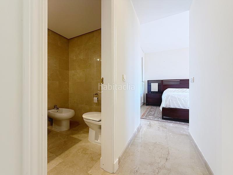 Foto d3d81469-3ae6-4eb9-93e4-9683138ba236. Apartamento  con vistas al mar en conocida urbanización, en Manilva