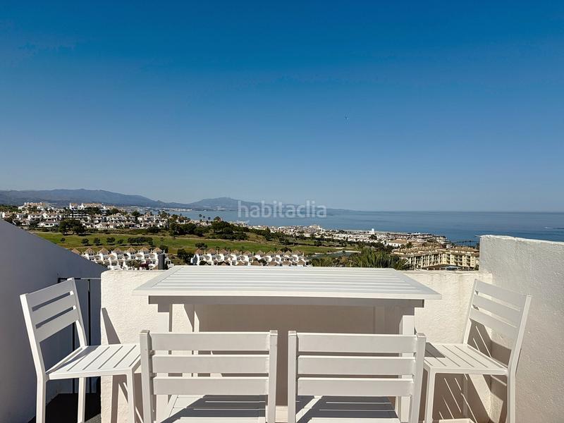 Foto 13bf610e-1e39-45a7-9525-968266f8d24f. Ático impresionante ático orientado al este con vistas panorámicas al mar y a la montaña en la duquesa en Manilva